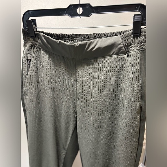 Athleta Olive Green Textured Brooklyn Pants Size 6 - Picture 3 of 8